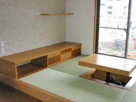 写真：畳コーナー部 書斎机、掘座卓